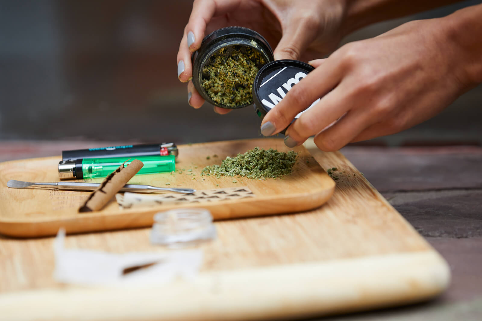 8 SIMPLE STEP TO ROLL A BLUNT 8 SIMPLE STEP TO ROLL A BLUNT